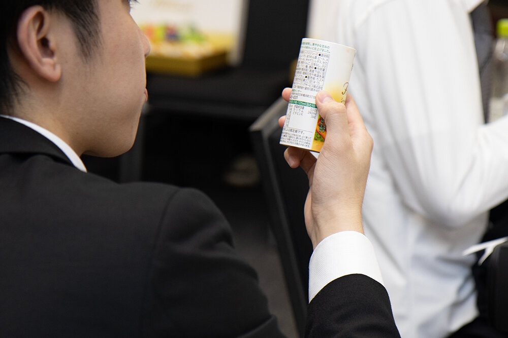 カゴメ新入社員試飲イメージ画像
