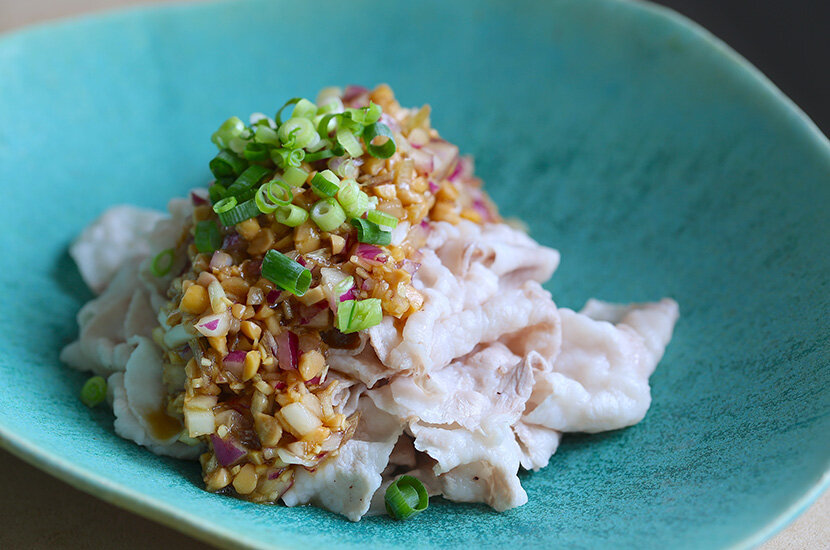 しっとりジューシー！薬味納豆玉ダレ冷しゃぶ | WINEとつまみのいい関係