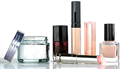 最新のビューティートレンドやオリジナル記事も楽しめる、コスメのオンラインストア