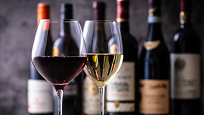 ソムリエのコラムも読めるバイヤー厳選ワインのオンラインストア