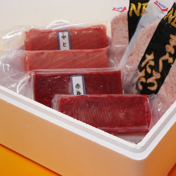 中島水産 本まぐろ（養殖）「中とろ」「赤身」セットと「まぐろたたき