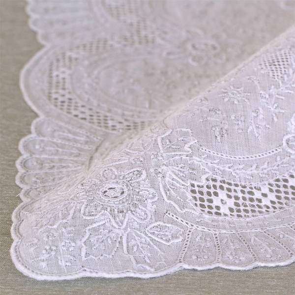 SWATOW（スワトウ） 手刺繍ハンカチ7202（ホワイト） | 東急百貨店