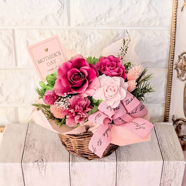 バラとカーネーションのバスケット～プリザーブドフラワー～