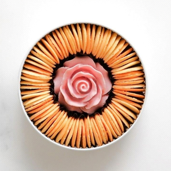 ≪ジェイ・ドゥ・セルクル≫リングバニラ ローズチョコ（缶）